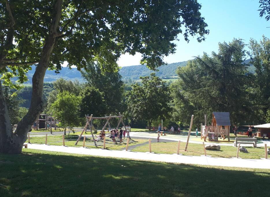 Les Bambous - Rez De Jardin Millau Centre - Parking Privatif, Wifi Apartment Екстериор снимка